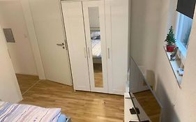 Modernes Studio Mit Separater Kueche